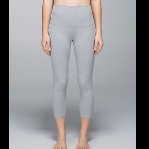 Lululemon wunder under crop leggings (size 6)